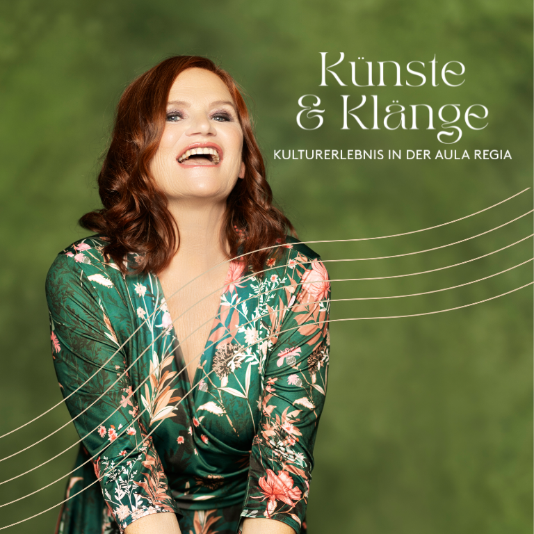 Pe Werner lachend im grünen Kleid