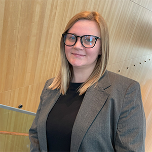 Mitarbeiterin-Foto Tatiana Oleinik im kING-Foyer