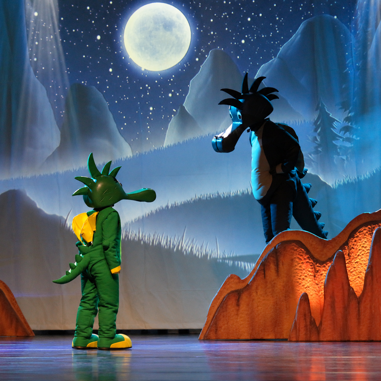 Tabaluga und Arktos in einer Szene aus dem Musical „Tabaluga und Lilli“.
